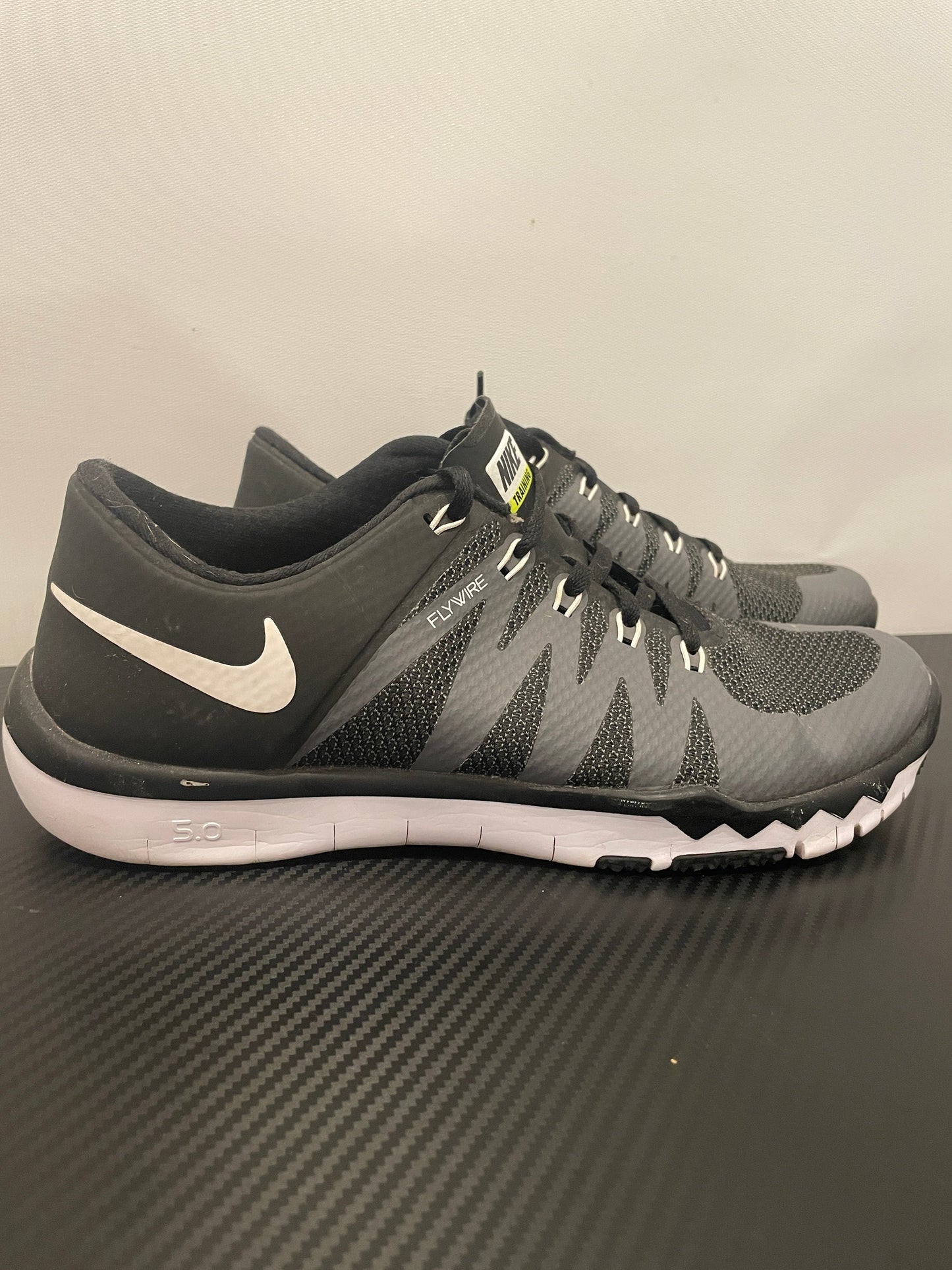 NIKE FREE 5.0 TR RUNNING SHOES - Men's Size 8.5 - Black/White 719922