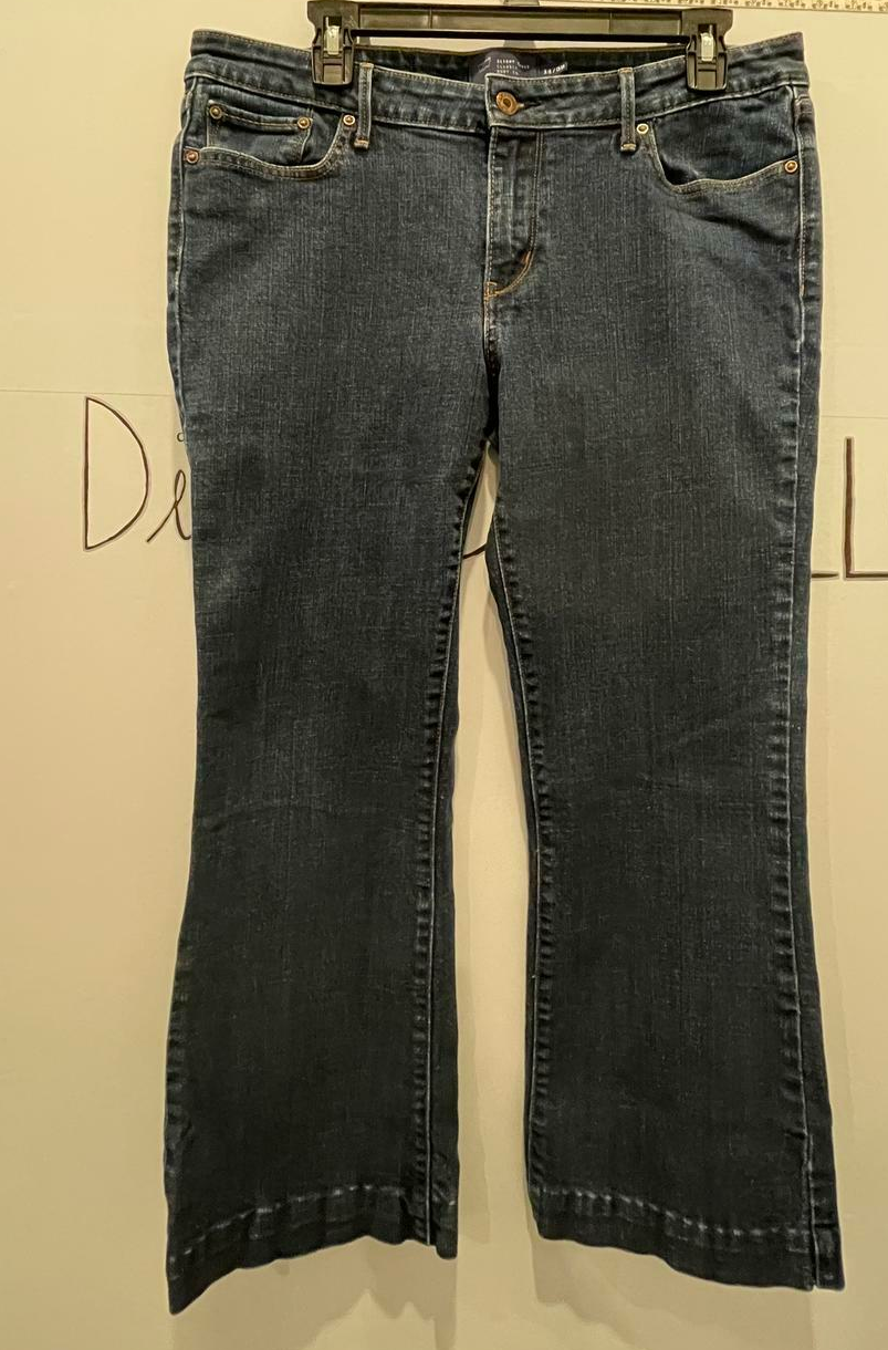 Women's Signature Slight Curve Classic Bootcut Jeans Size 14/32 - Very Good