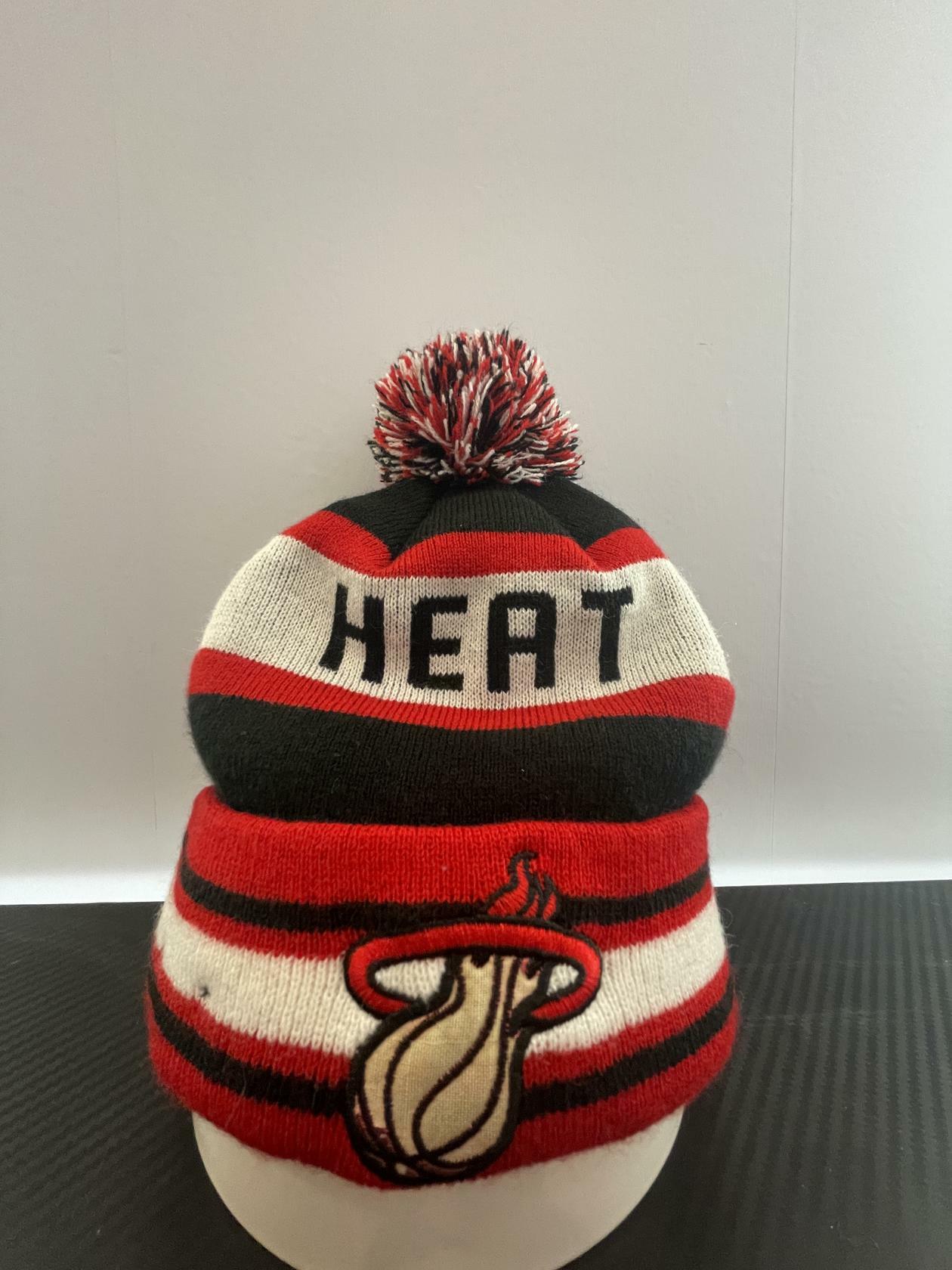 NEW ERA MIAMI HEAT HAT Black Cuffed Pom Beanie - Very Good