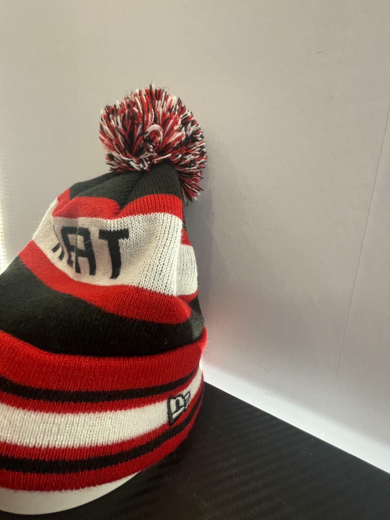 NEW ERA MIAMI HEAT HAT Black Cuffed Pom Beanie - Very Good