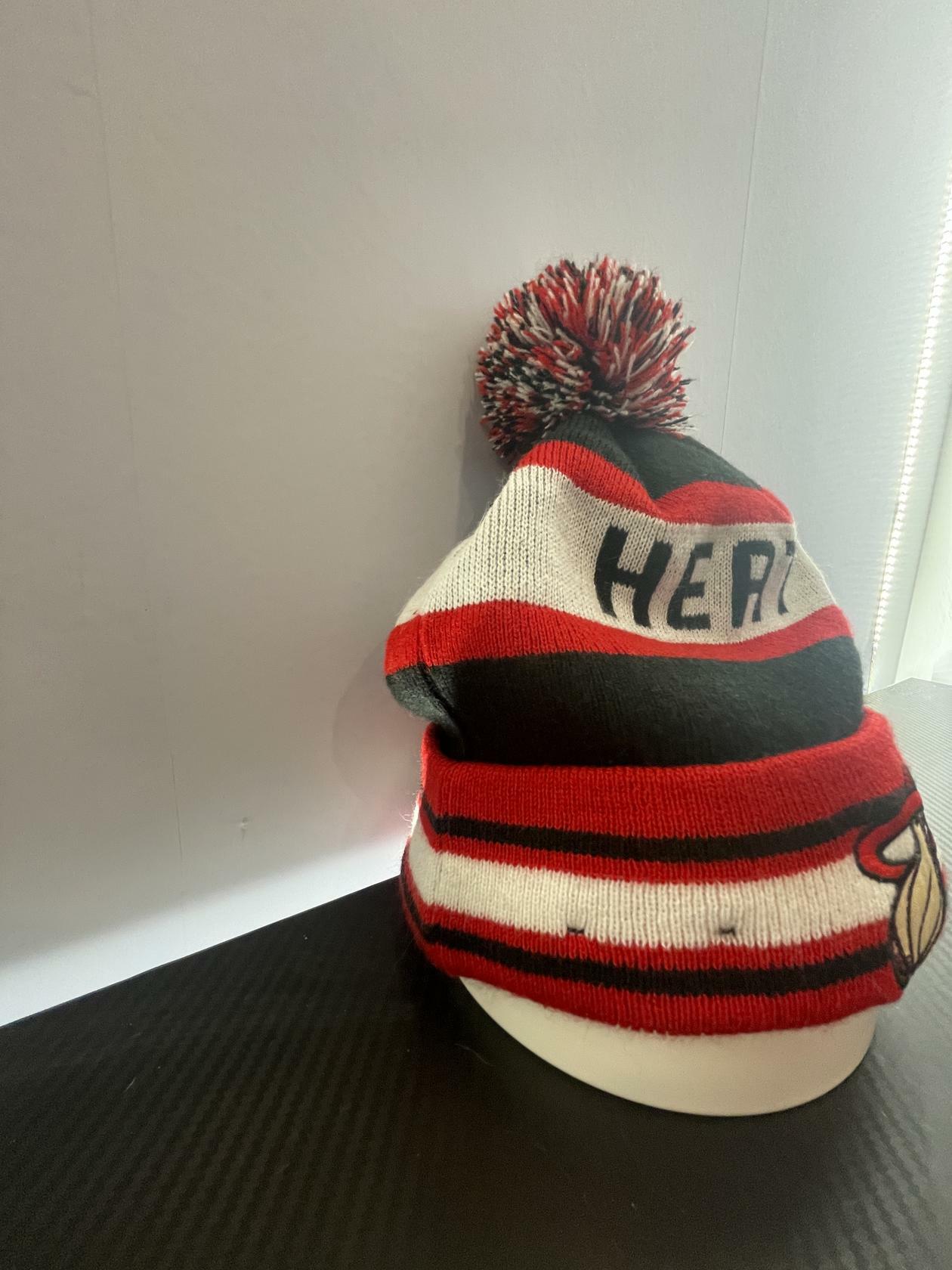 NEW ERA MIAMI HEAT HAT Black Cuffed Pom Beanie - Very Good