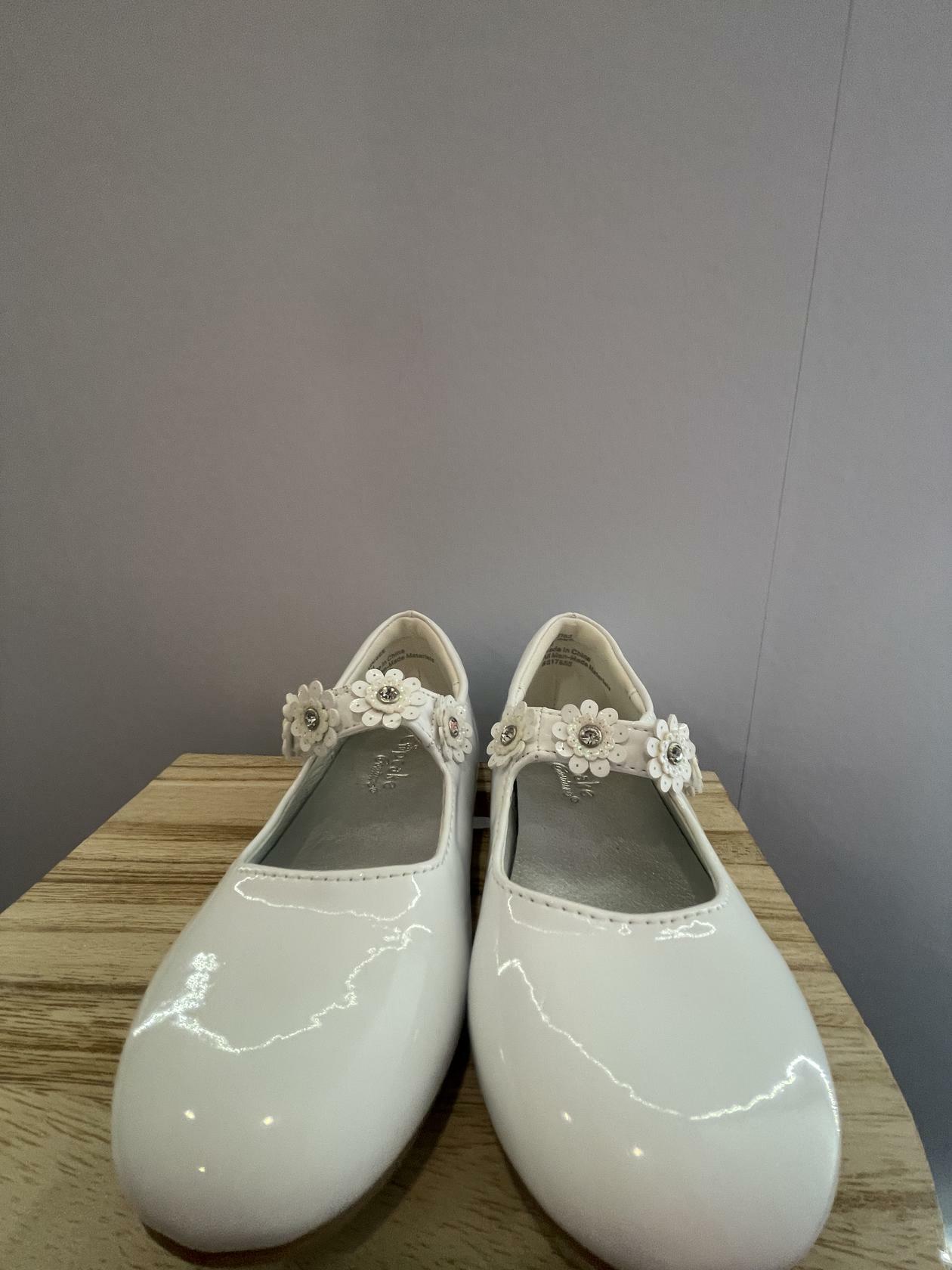 Cupcake Couture Girls Floral Strap Shoes WHITE Flowers- size 8M - Very Good