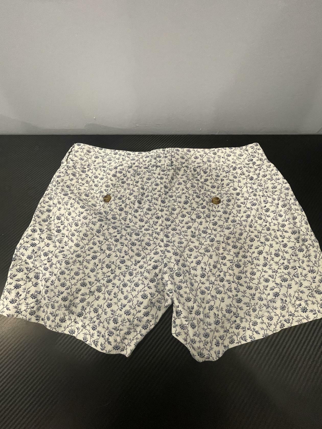 Old Navy Womens Shorts Size 4 White Blue Floral Belt Pockets Summer Shorts - Very Good